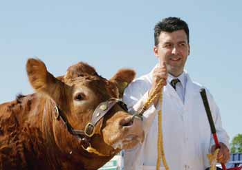 SWF Nick Hill leading his Interbreed Beef Champion Limousin ANM-DCS-504-166